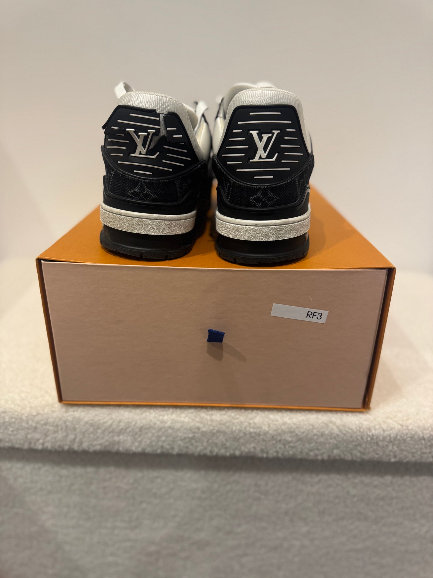Louis Vuitton Trainer Black White (45)