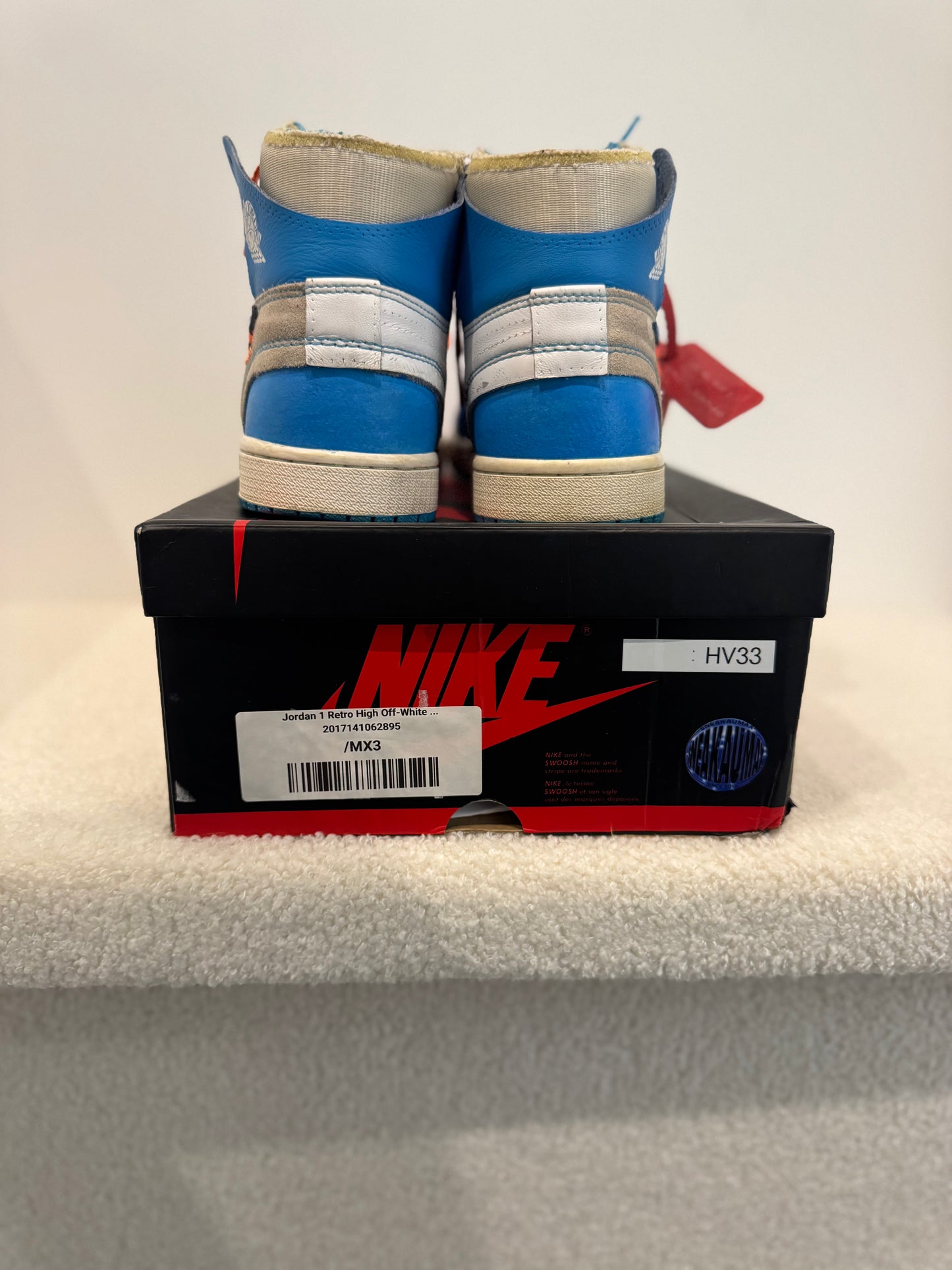 Off-White x Air Jordan 1 Retro High "UNC" (40,5)