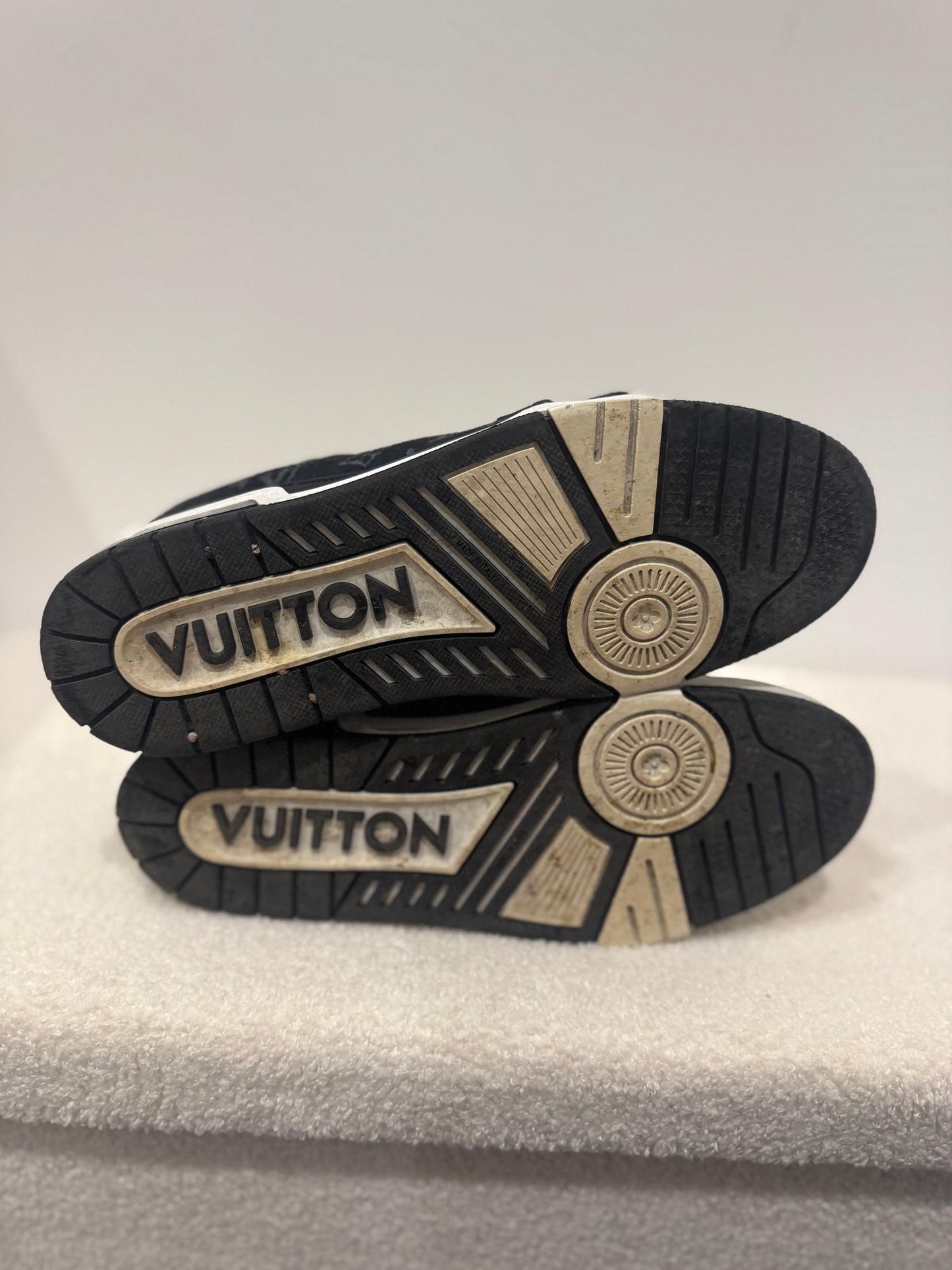 Louis Vuitton Trainer Black White (45)