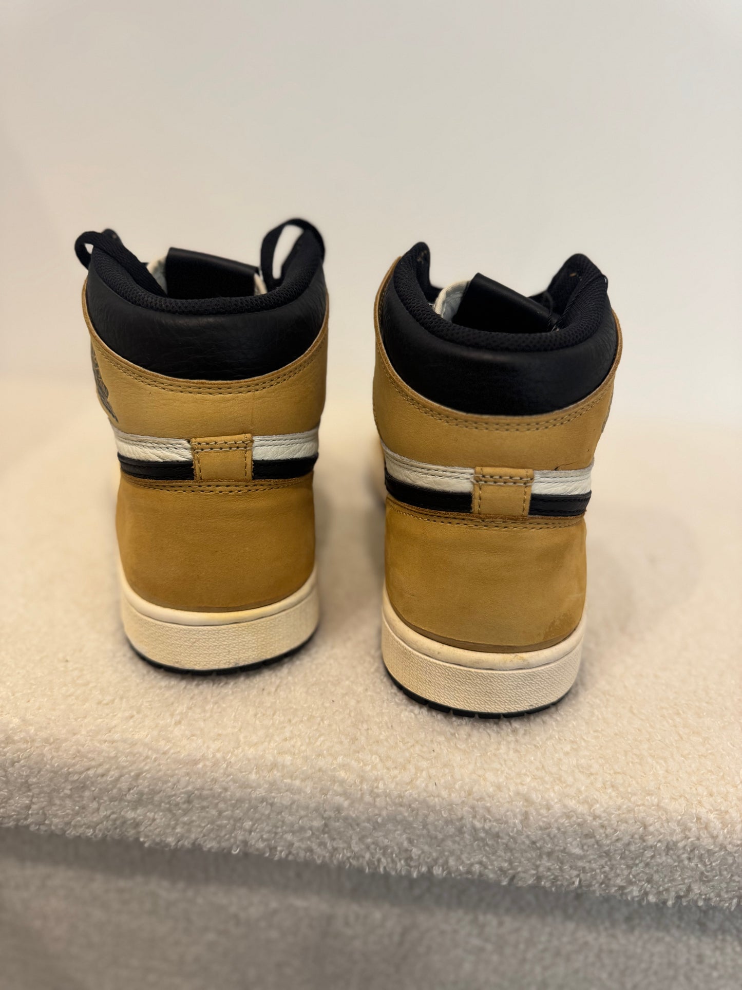 Air Jordan 1 Retro High OG Rookie of the Year (44)