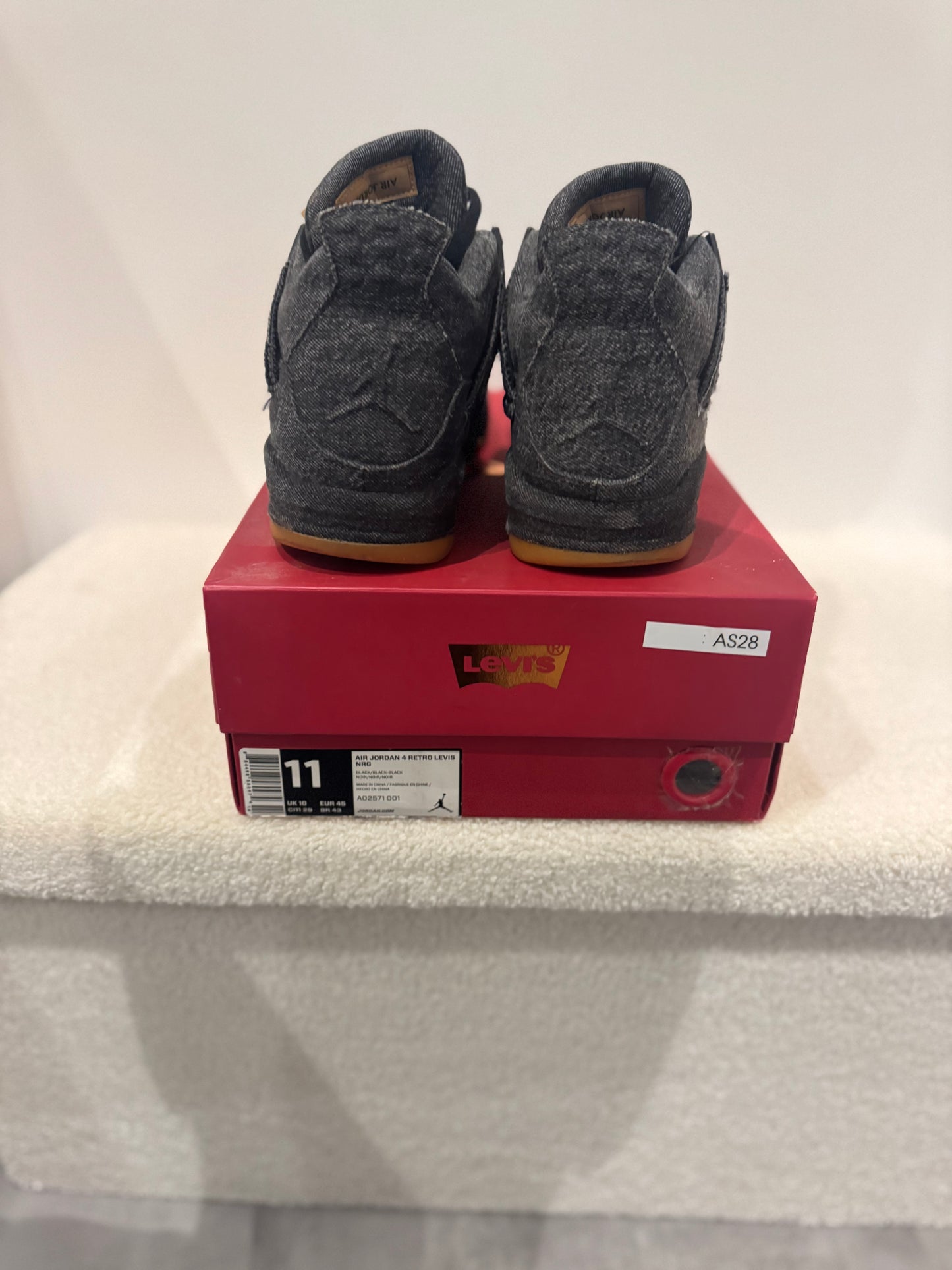 Air Jordan 4 Levi’s Black Denim (45 EU)