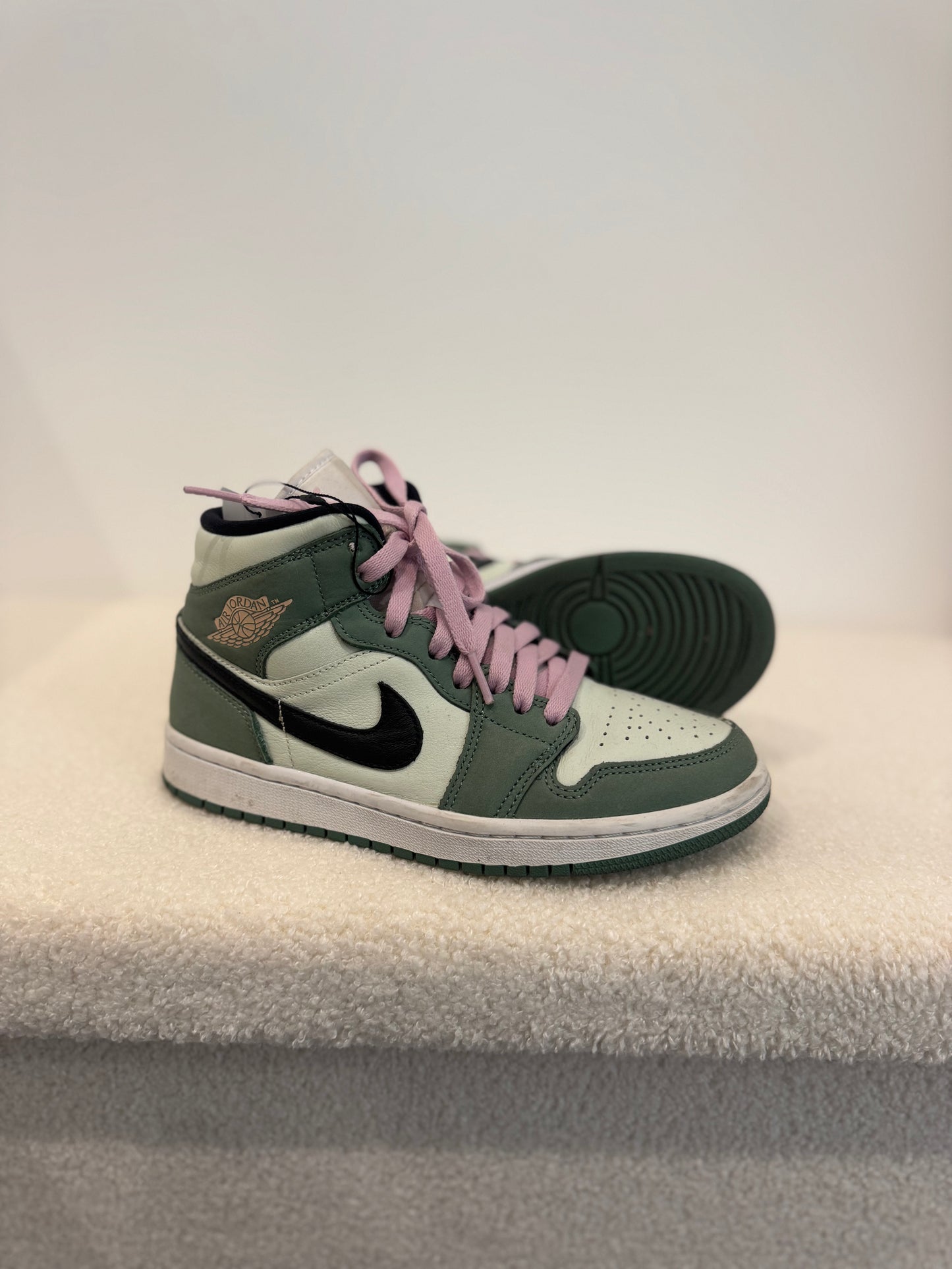 WMNS Air Jordan 1 Mid SE "Dutch Green" (EU 37.5)