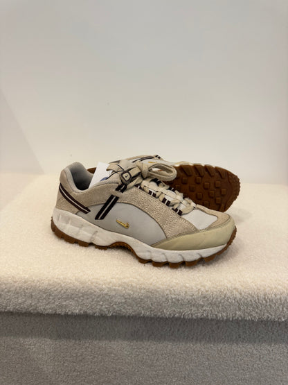Nike Air Humara LX x Jacquemus "Light Bone" (EU 38)
