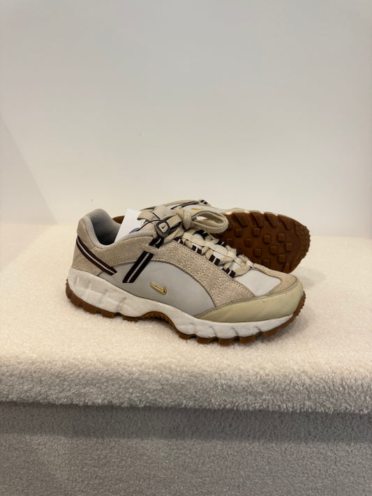 Nike Air Humara LX x Jacquemus "Light Bone" (EU 38)
