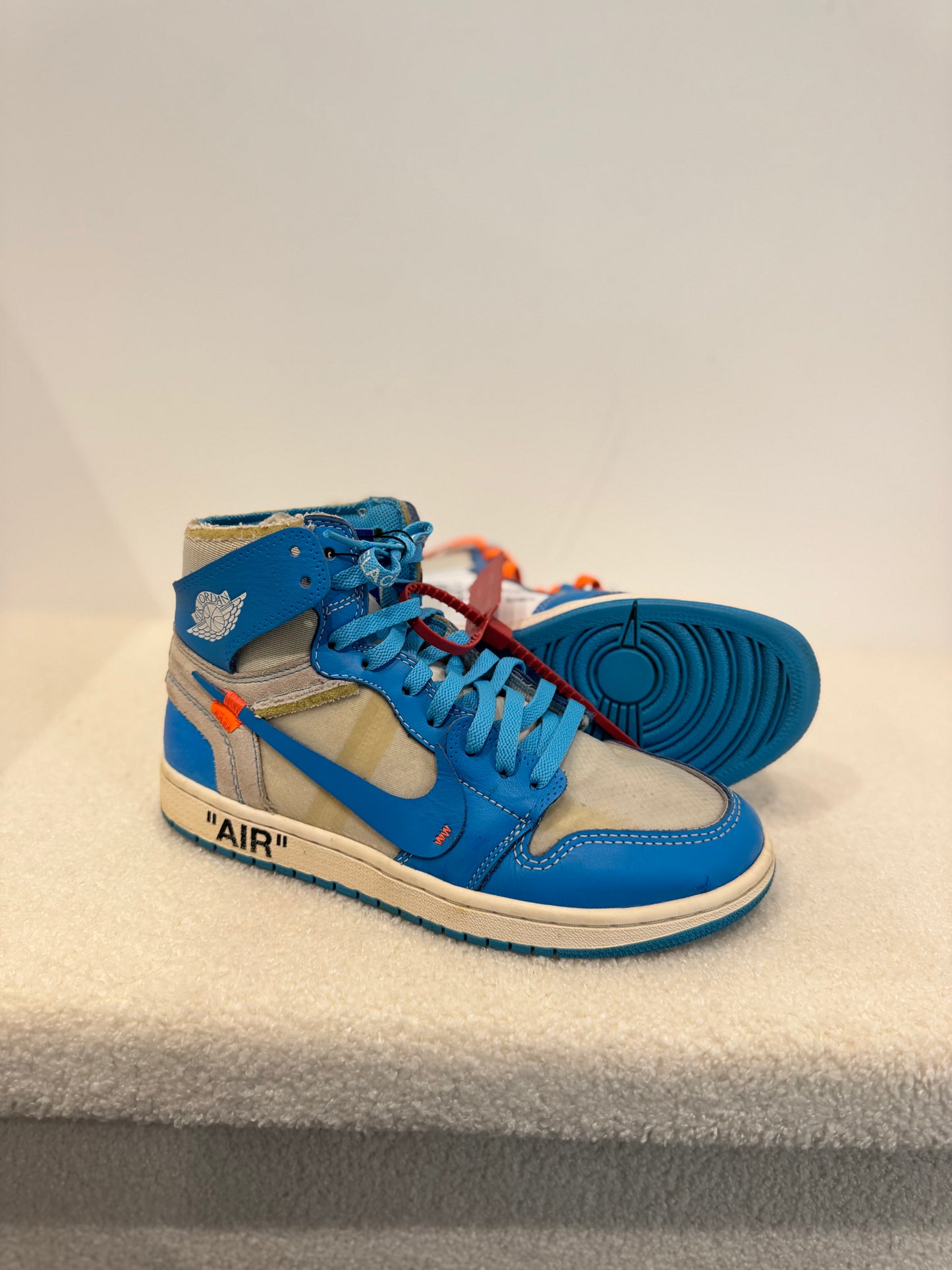 Off-White x Air Jordan 1 Retro High "UNC" (40,5)