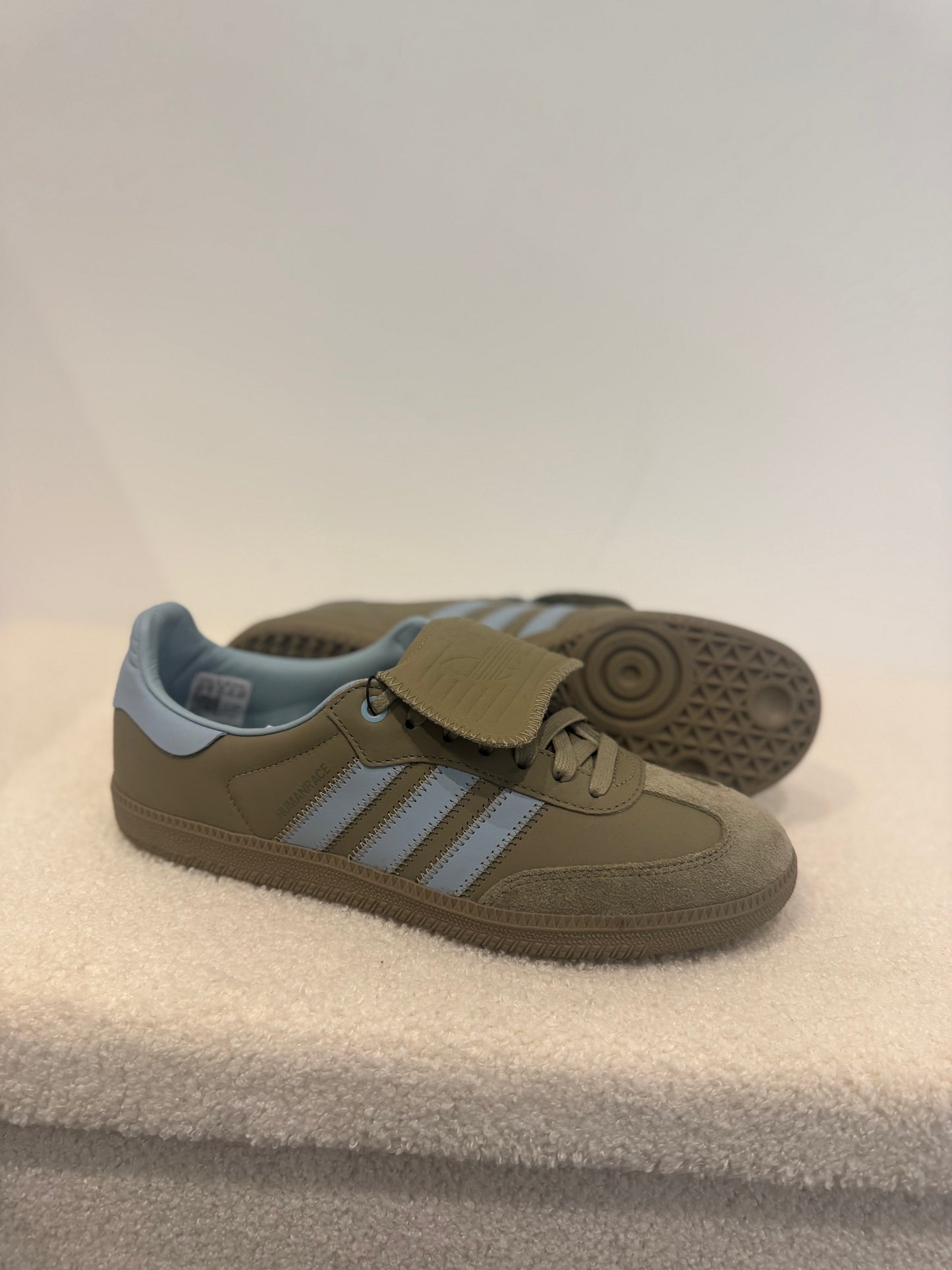 Adidas Humanrace Samba by Pharrell Williams (43 1/3 EU)