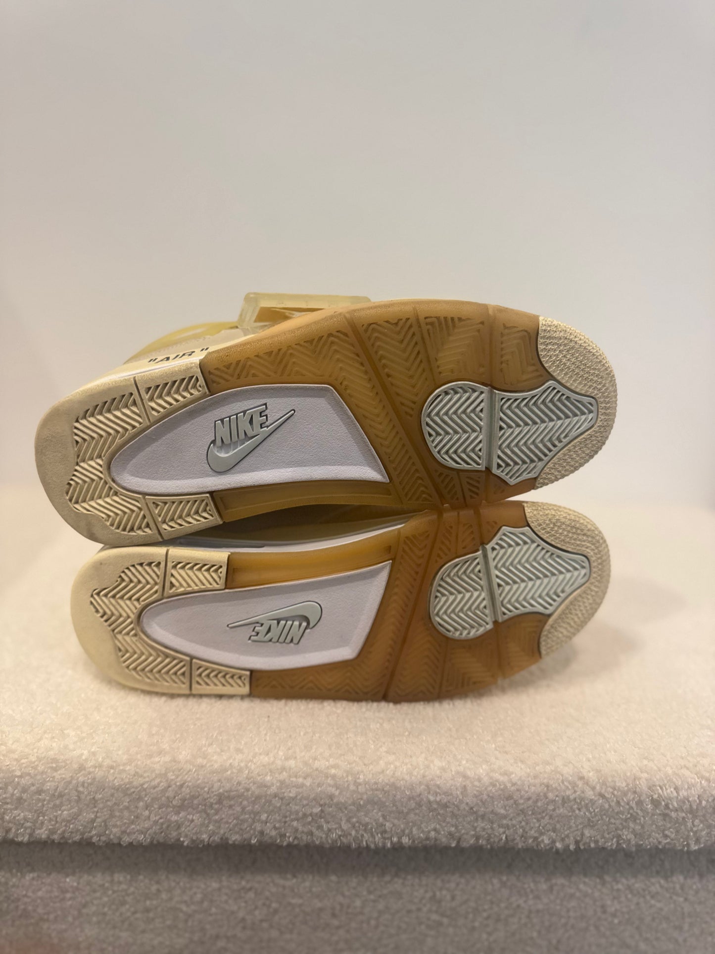 Air Jordan 4 x Off-White "Sail" (43 EU)