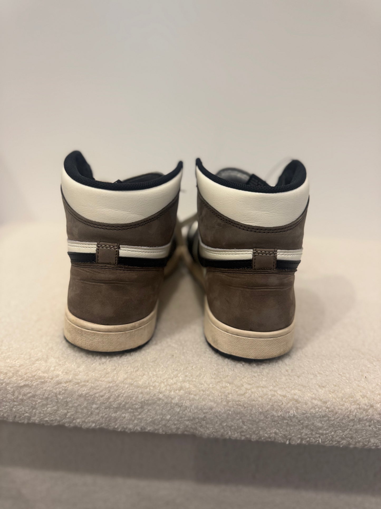 Air Jordan 1 Retro High OG Dark Mocha (44)