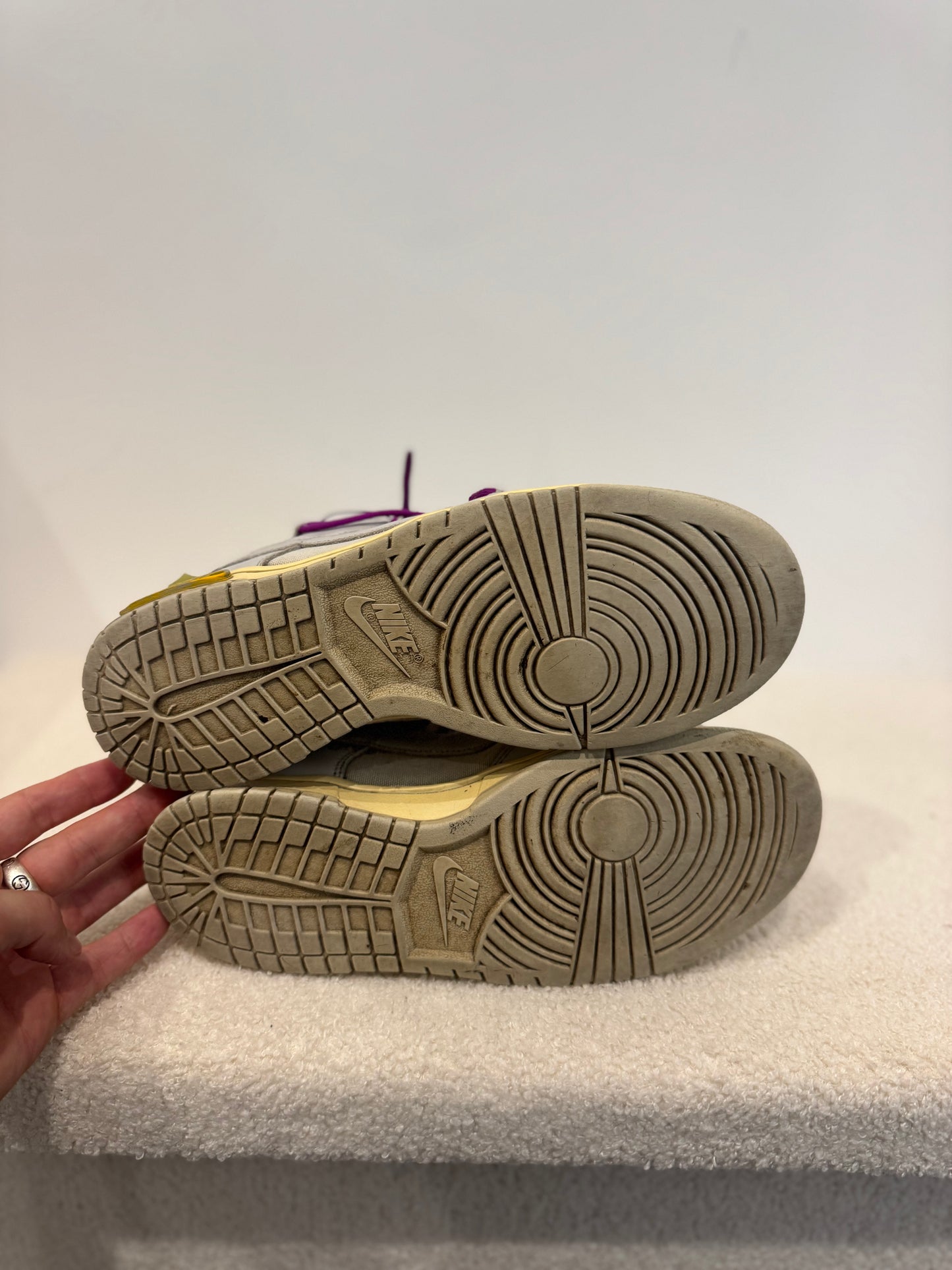 Off-White x Nike Dunk Low Lot 21 of 50 (42)