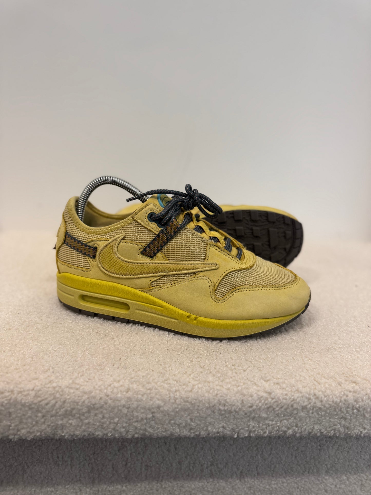 Travis Scott x Nike Air Max 1 Saturn Gold (40)