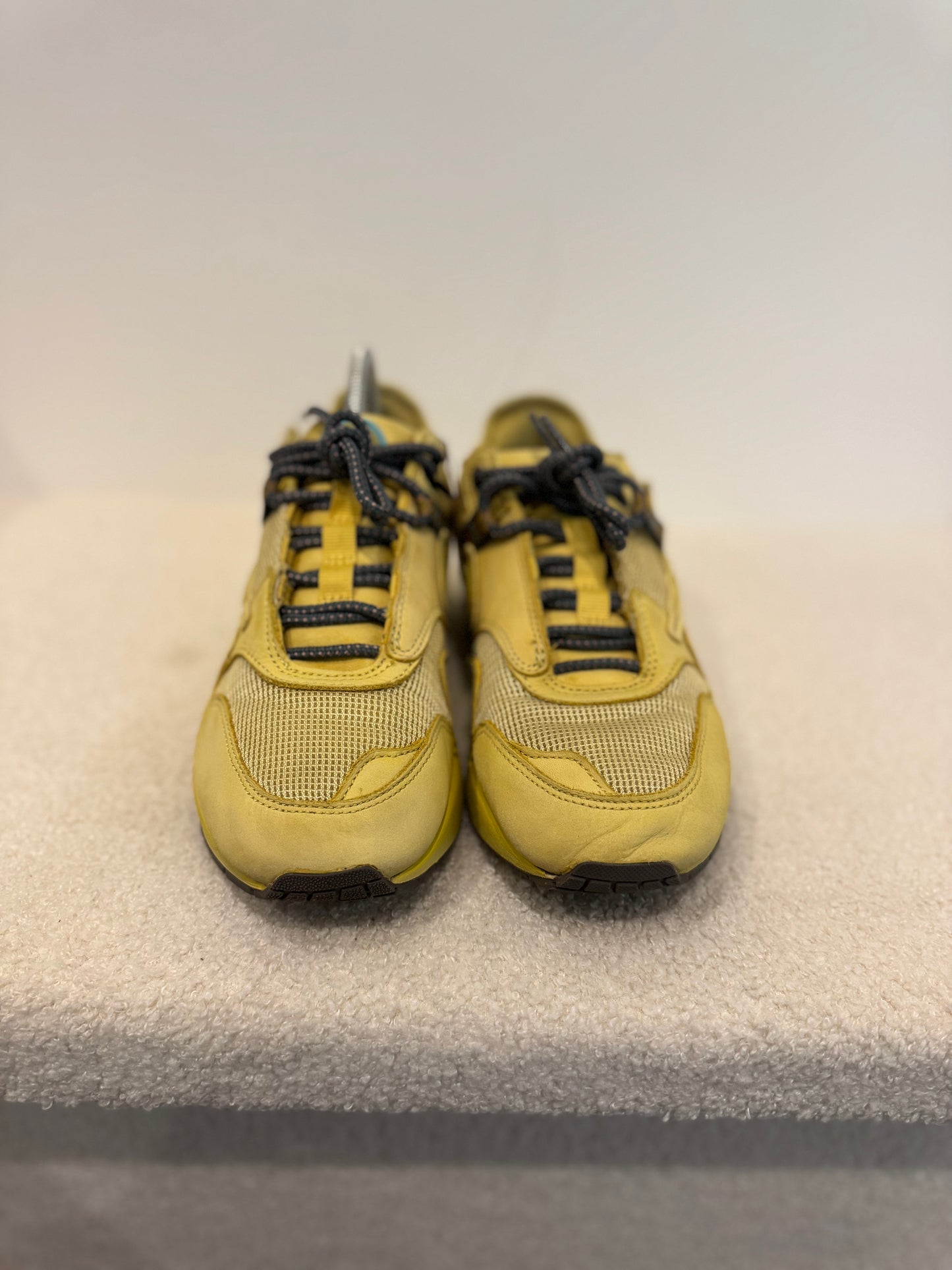 Travis Scott x Nike Air Max 1 Saturn Gold (40)