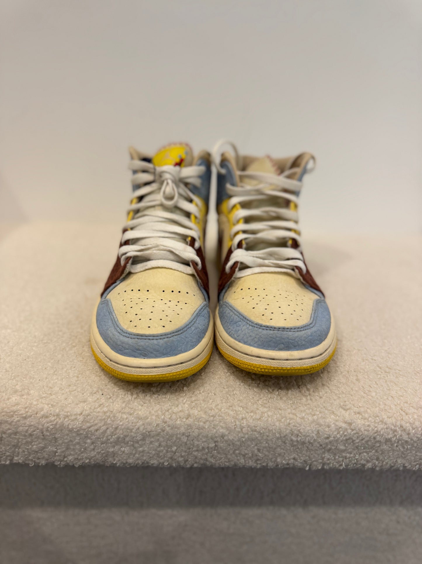 Air Jordan 1 Mid SE Fearless Maison Château Rouge (42)
