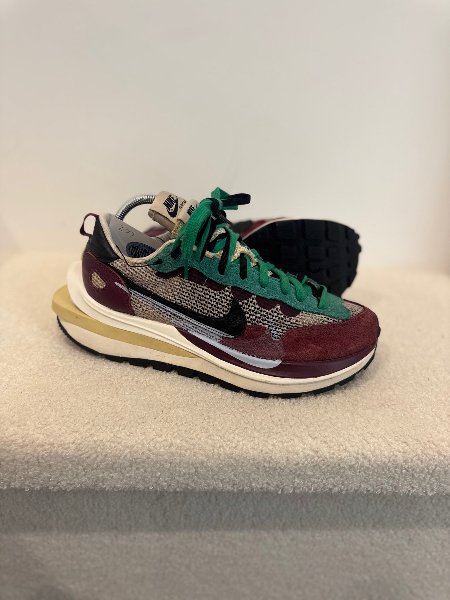 Nike x Sacai VaporWaffle Villain Red Neptune Green (44)