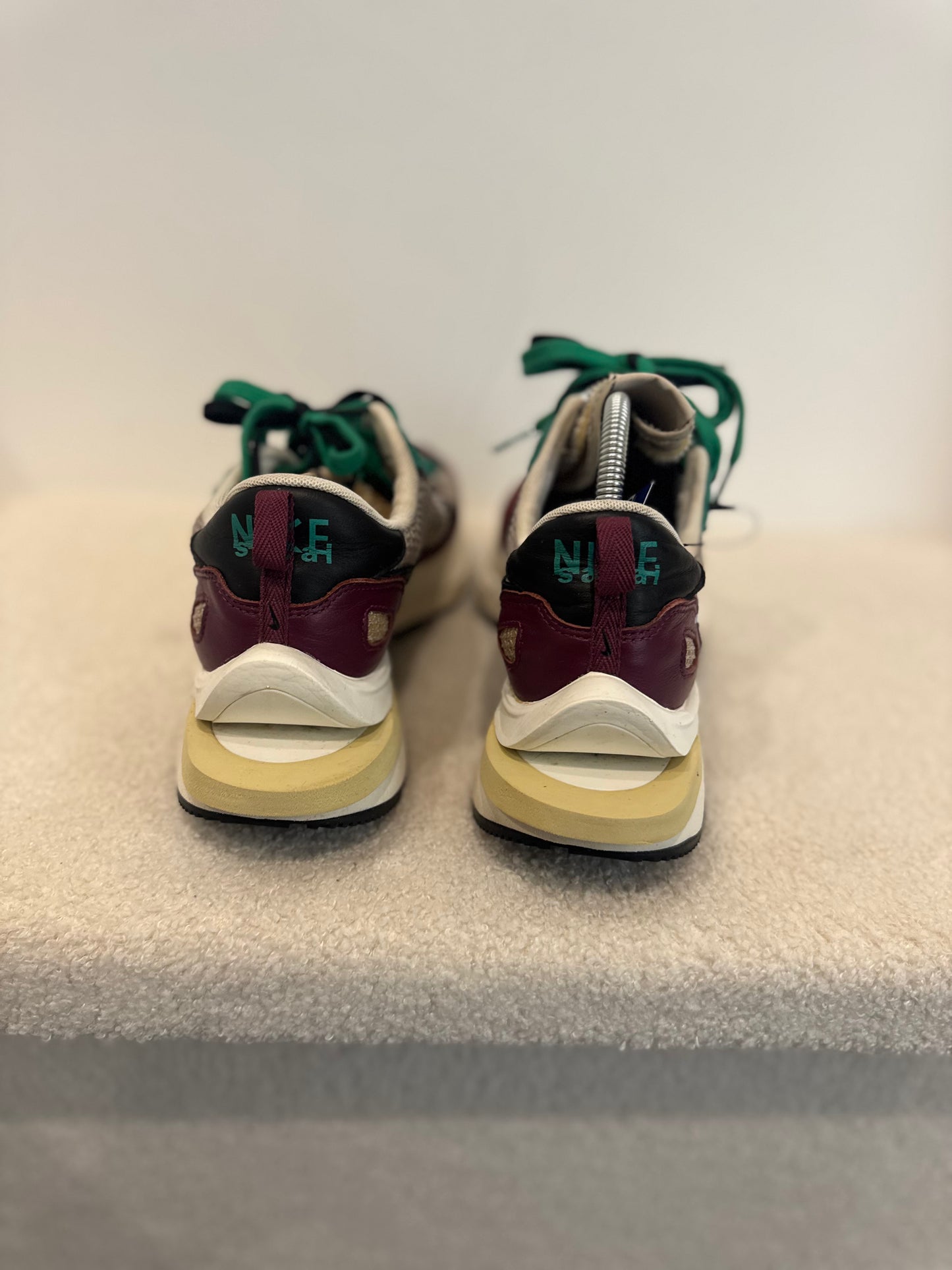 Nike x Sacai VaporWaffle Villain Red Neptune Green (44)