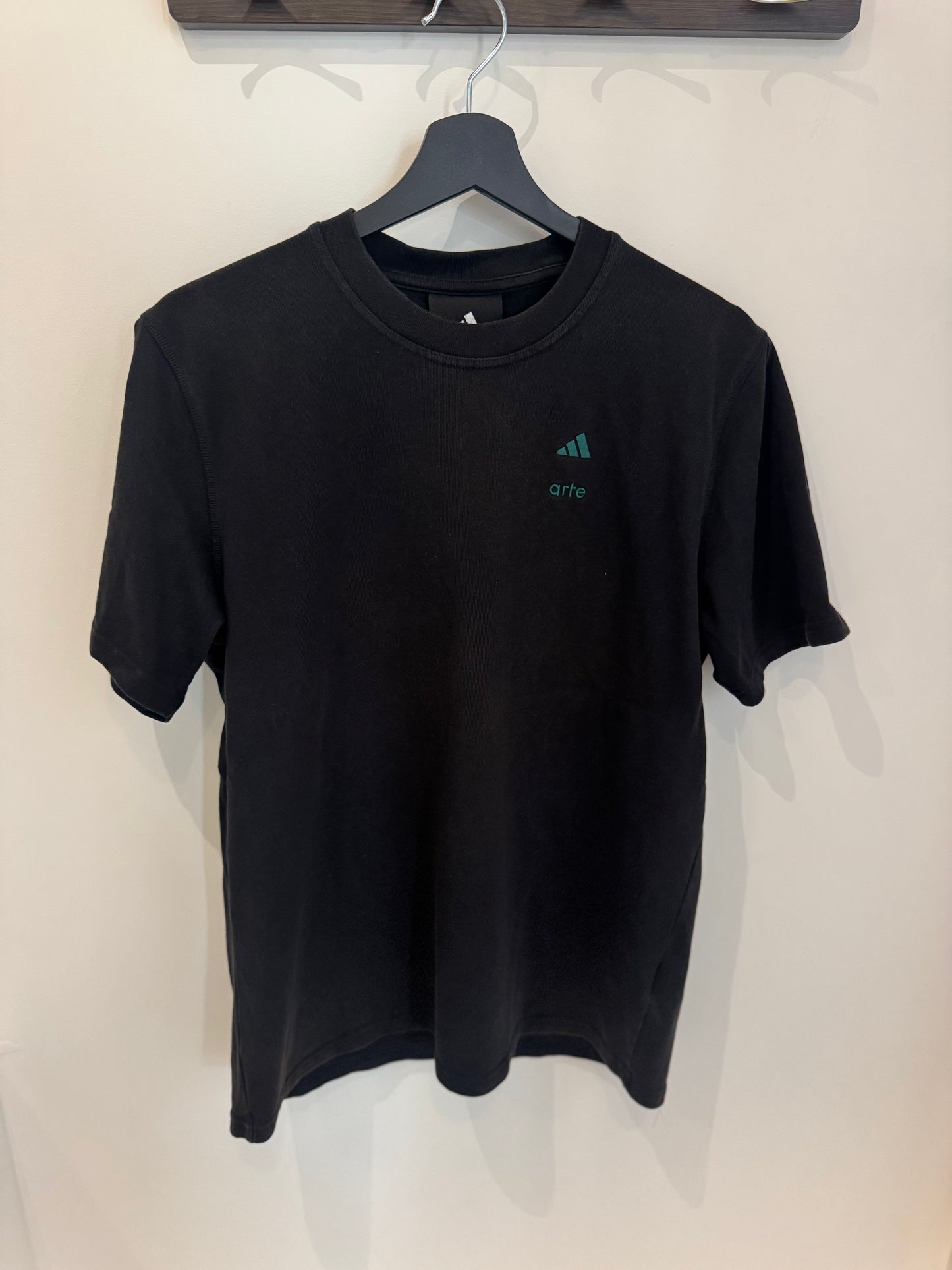 Arte x Adidas T-Shirt Black x CAN (S)
