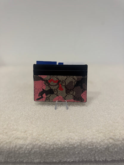 Gucci GG Supreme Camo Card Holder – Pink