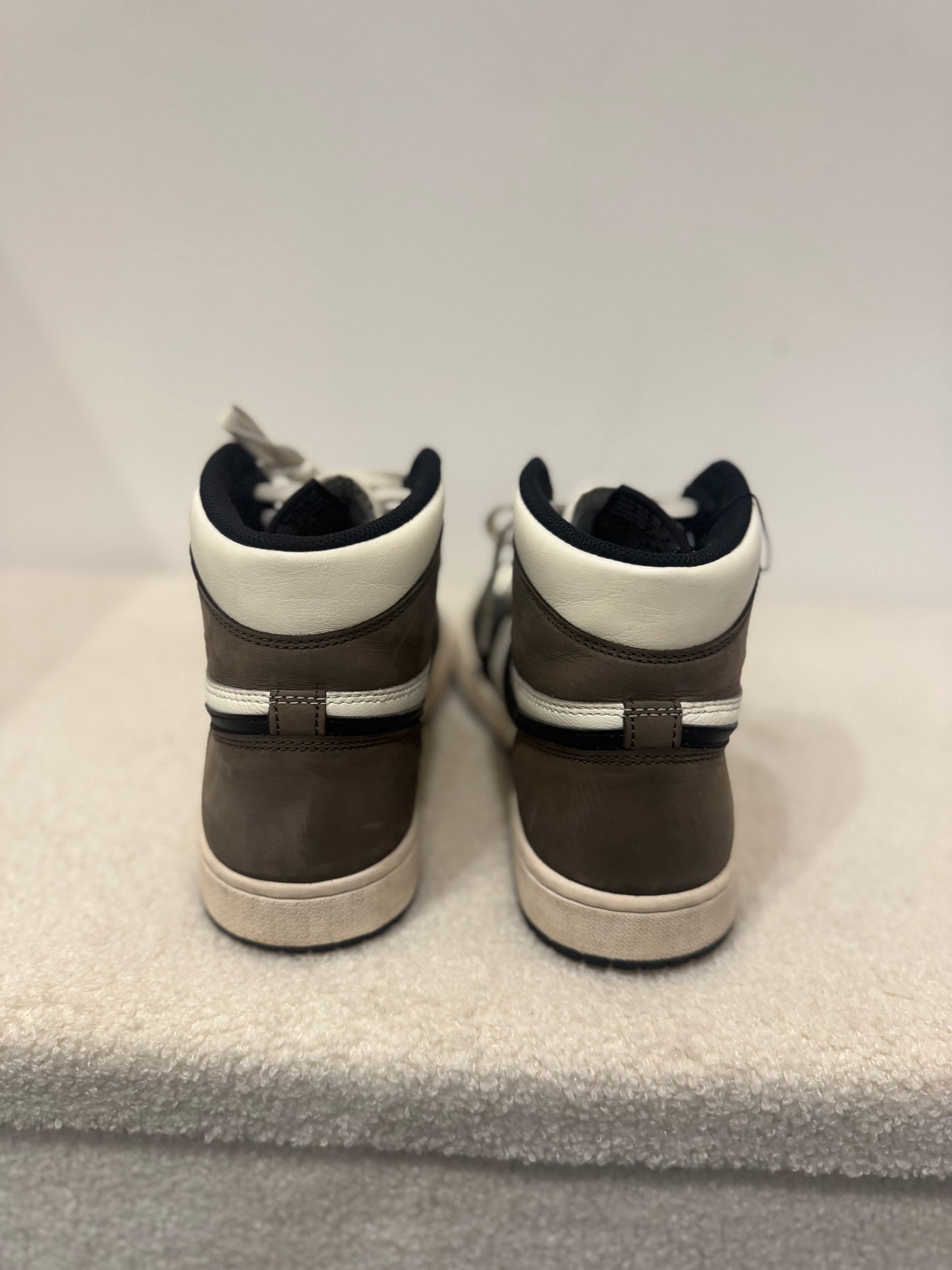 Air Jordan 1 Retro High OG « Dark Mocha » (43)