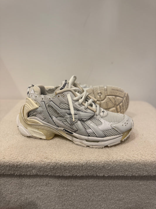 Balenciaga Runner White (42)