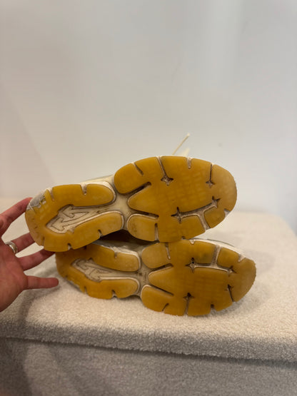 Off-White ODSY-1000 “Be Right Back” (43)