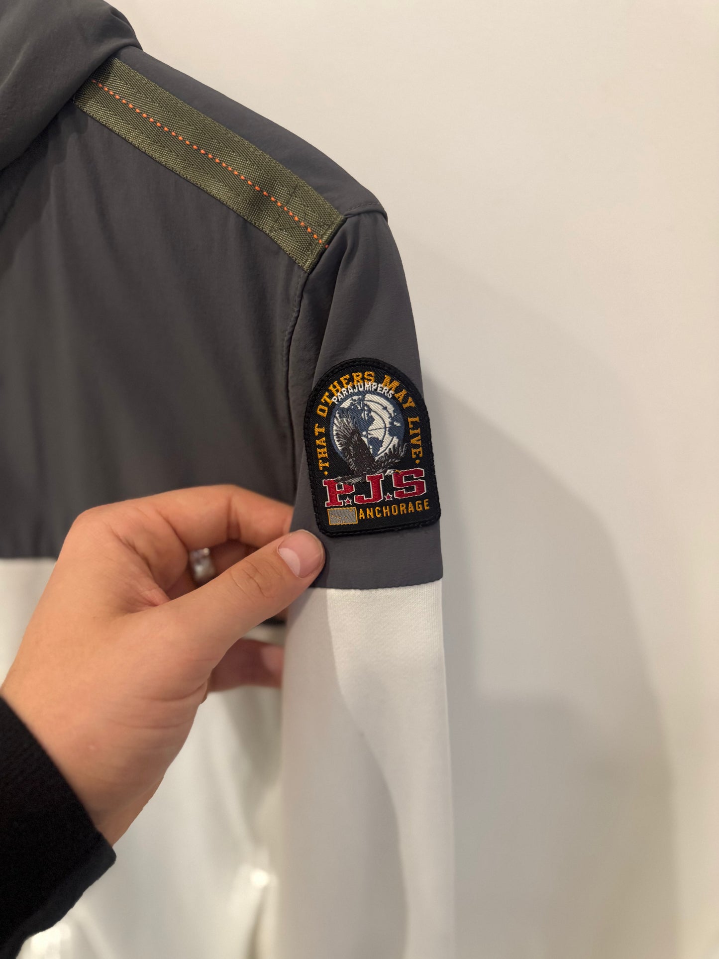 Parajumpers – Veste zippée à capuche bicolore noire et blanche (S)